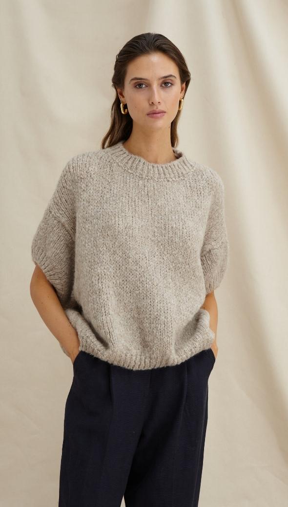 Sleeveless Rosalia Sweater